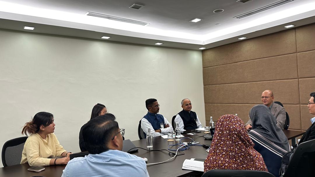 IFSCA_Official's tweet photo. A delegation led by Mr Praveen Trivedi, Executive Director, IFSCA met senior officials of Labuan FSA at Kuala Lumper, Malaysia on 20 Sep 2024, and exchanged ideas to explore coordination and cooperation between the two jurisdictions to benefit their stakeholders.
#LabuanFSA https://t.co/aAhwN2iXgm