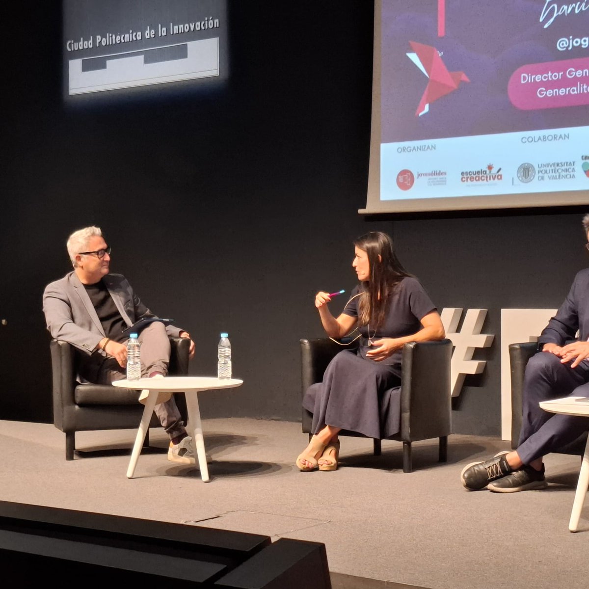 <a href="/jogardua/">Jose Manuel G Duarte</a> <a href="/marta_chillaron/">Marta Chillarón</a> 8/ En el #Foro5IS, <a href="/acidad/">Ana Cidad</a>, Directora Gerente de la Fundación valgrAI, subraya que la transparencia en la #IA es crucial para garantizar un trato igualitario y libre de sesgos. La educación en IA es esencial para crear futuros profesionales éticos y responsables. #IAResponsable