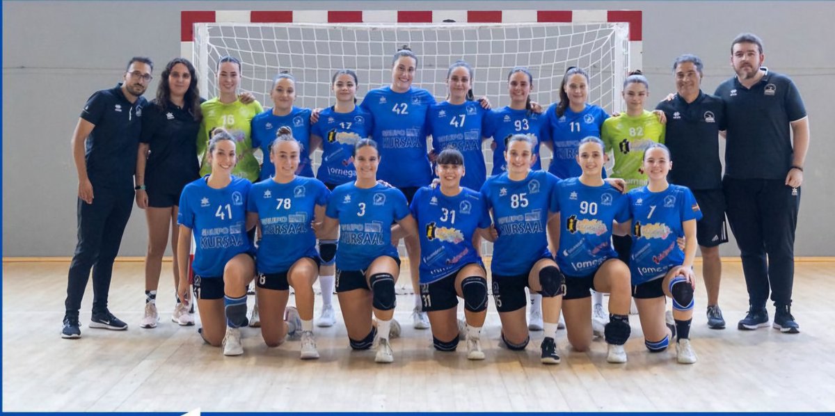 atlbasauri's tweet image. Primer partido de liga para nuestras chicas DHP #grupokursaalbasauri con derrota 24/20 felicitar BM Kukullaga Eskubaloia por la victoria. 
Animo neskak!! Esto no ha hecho más que empezar 💪💪💙💙💙
#bihotzurdina 
#basaurinuncaserinde