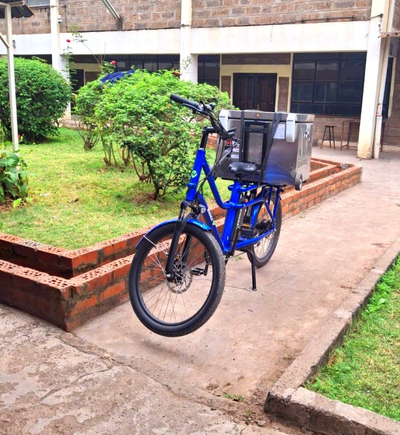 AccessDrop's tweet image. #Vaccibox is transforming #healthcare by ensuring vaccines reach remote areas. Powered by solar and electricity, it offers mobility and IoT monitoring for reliable care anytime, anywhere. #HealthcareInnovation #SavingLives