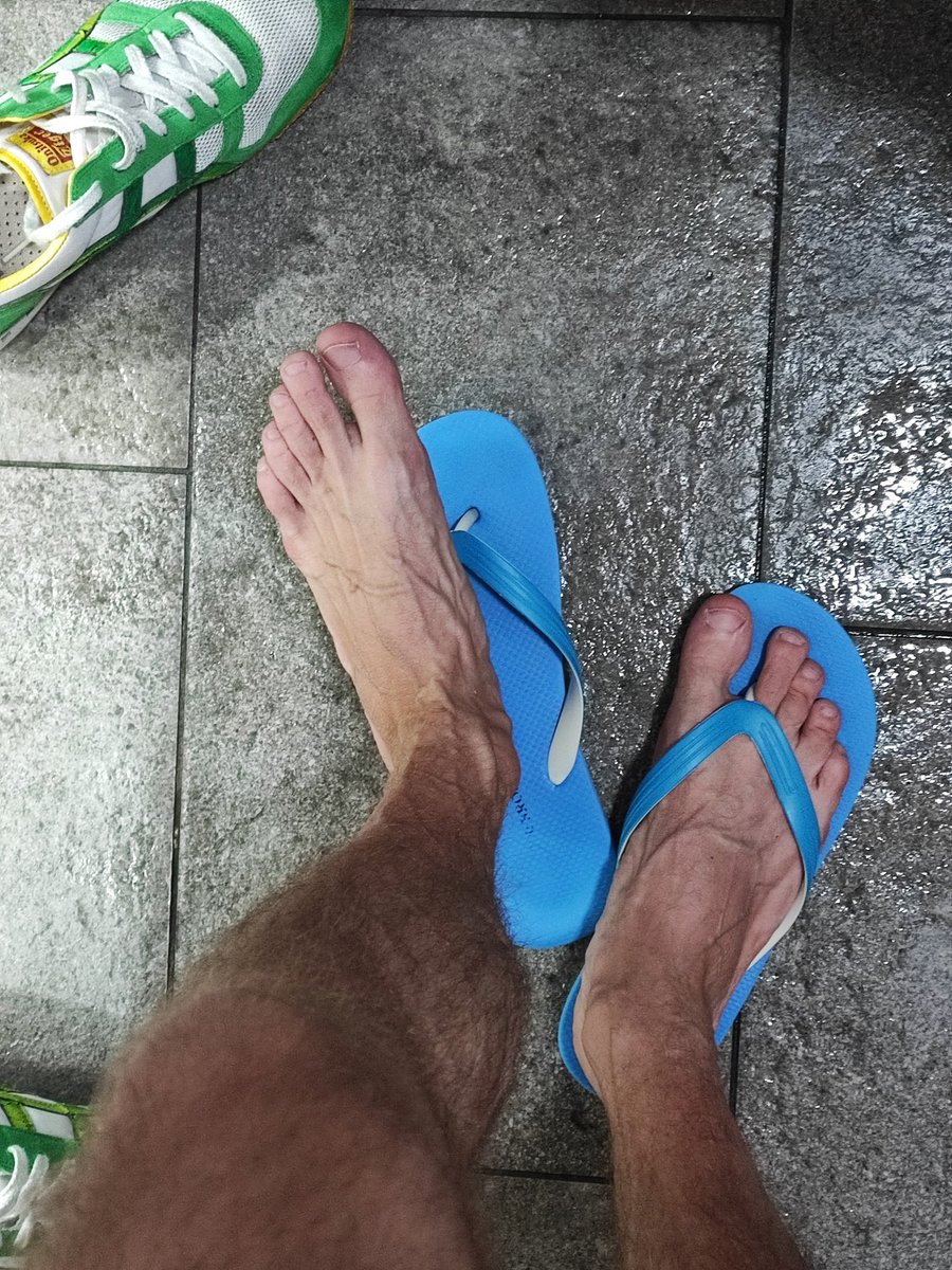 Mi fanno sempre i complimenti...almeno un paio di cose belle ce l'ho. 
#piedi #feet