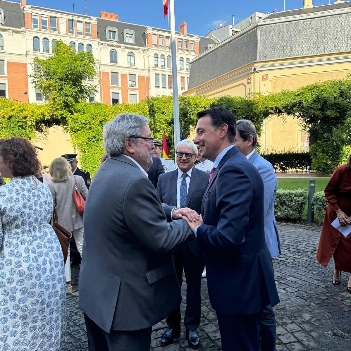 Mikel Torres (@mikeltorresejgv) on Twitter photo Hoy en la toma de posesión de Carlos García Buendía como subdelegado del Gobierno en Bizkaia.
El acto estará presidido por la delegada del Gobierno en el País Vasco, <a href="/MGarmendia_B/">Marisol Garmendia</a> Hoy en la toma de posesión de Carlos García Buendía como subdelegado del Gobierno en Bizkaia.
El acto estará presidido por la delegada del Gobierno en el País Vasco, <a href="/MGarmendia_B/">Marisol Garmendia</a>