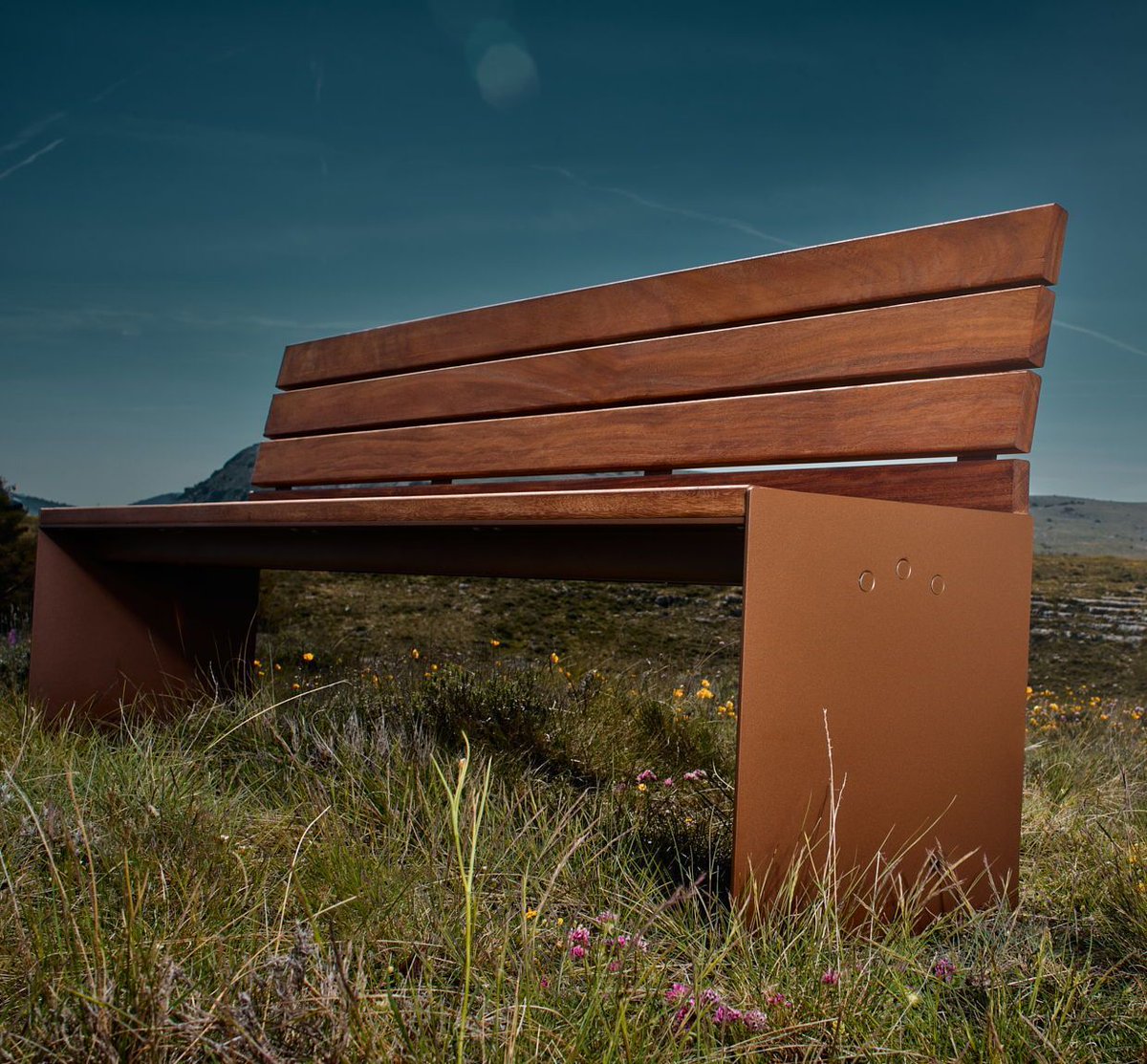 CYRIA_Design's tweet photo. ABSOLUT public bench redefines urban spaces with elegance and durability. A symbol of conviviality, inviting people to enjoy urban spaces. Explore https://t.co/UaZJk2pCT8
 #PublicBench #UrbanDesign #StreetFurniture https://t.co/c8b4nCWwBd