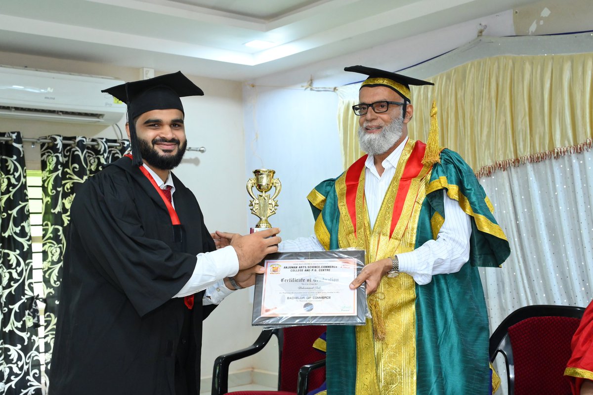 AsilShabandri's tweet photo. Certified in chasing dreams. Officially a https://t.co/H4xVA4VRbt graduate, and the journey is just beginning.

 #NewChapter #BComGraduate #HardWorkP https://t.co/jMiF7B8rFm