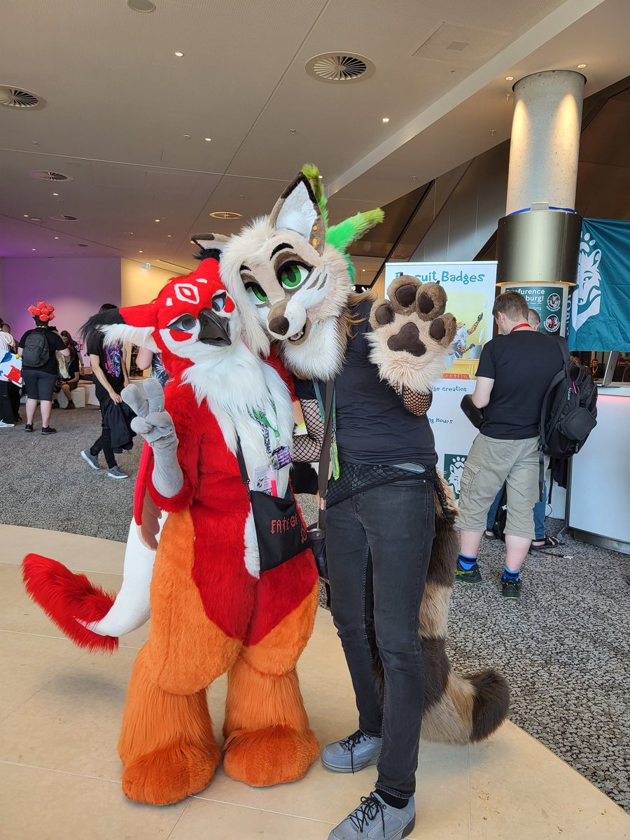 FoxSibuna's tweet photo. Thanks for this great con and all you sweet fluffs that were there❤️🦊 #Eurofurence28 https://t.co/Oy7iuq6tNF