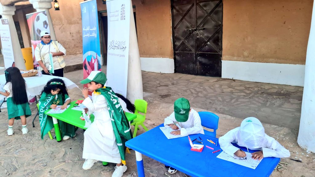 🇸🇦
#فعاليات 
#اليوم_الوطني_السعودي94
تشارك
#جمعية_التنمية_الاهلية_بلينة
بتوزيع الهدايا على الأطفال في هذه المناسبة الغالية
#اليوم_الوطني_السعودي94    
#اليوم_الوطني_السعودي_94   
#نحلم_ونحقق