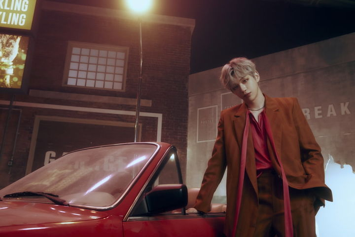 Born in 1996, Kang Daniel is set to enlist in the military next year and has already decided on the song he will release before his enlistment.
“I once thought, ‘I’ll probably go (to the army) around this time,’ and worked on this song, even intentionally adding gunshot sound