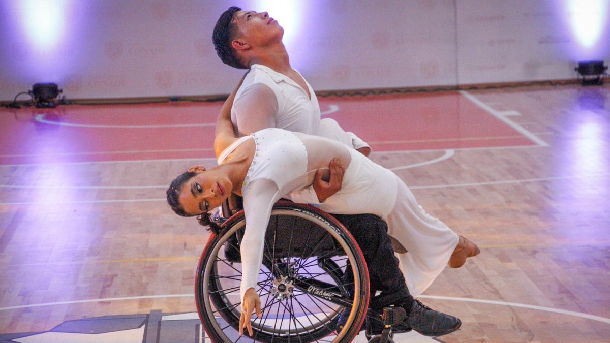 24_morelos's tweet photo. MORELOS SE LLEVA PLATA EN PARA-DANZA DEPORTIVA
Jorge Luis Esequiel Rivera Ramírez es uno de los mejores bailarines sobre silla de ruedas en México; se hace presente en el podio de #ParanacionalesConade 2024.
¿Cómo fue su rutina? Aquí te la mostramos ⤵️
https://t.co/lJ29DXxoJC