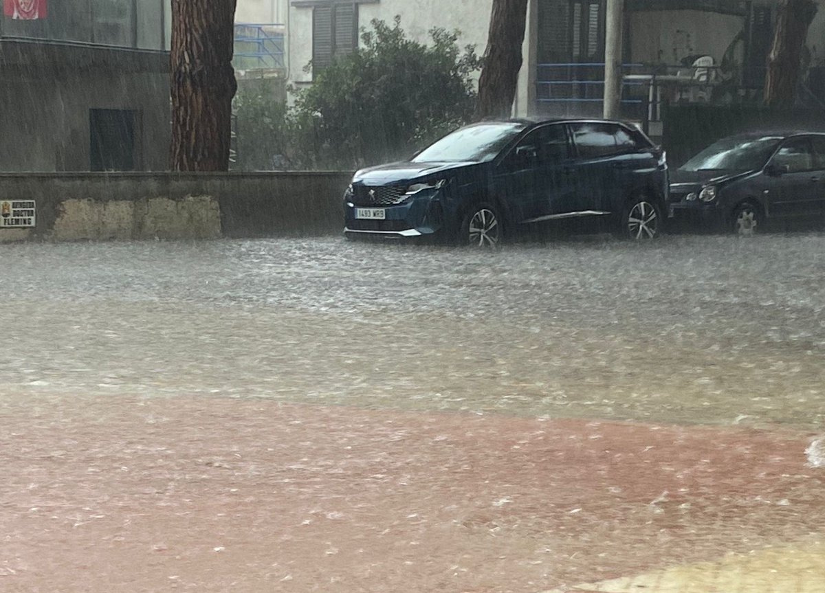 MeteoGasso's tweet photo. Més imatges de la potentíssima tempesta a #Platjad'Aro #BaixEmpordà imatges de @lauracanaleta https://t.co/QKH0aljLbw
