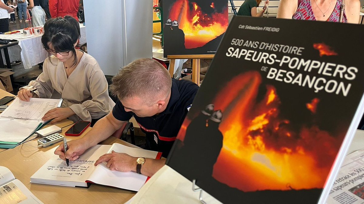 J-3️⃣: 1500 livres sont arrivés vendredi, il en reste à peu près 600 exemplaires à ce jour. Au plaisir d'entendre le retour des 300 lecteurs qui l'ont déjà retiré et a qui j'ai eu le plaisir de le dédicacer ce week-end. (Photo facebook auteur inconnu)