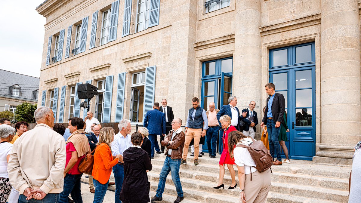 regionbretagne's tweet photo. 🏦 Après plus d’1 an 1/2 de travaux, le tribunal de #Pontivy a été inauguré le 20/09 juste avant d'ouvrir ses portes au public pour les @JEP  

👏 Un événement qui a attiré près de 6 000 visiteurs durant le week-end, soit 10 fois plus qu’en 2020 !

👉 https://t.co/Vr1I7iSaUV https://t.co/8qpvGOvdQ9