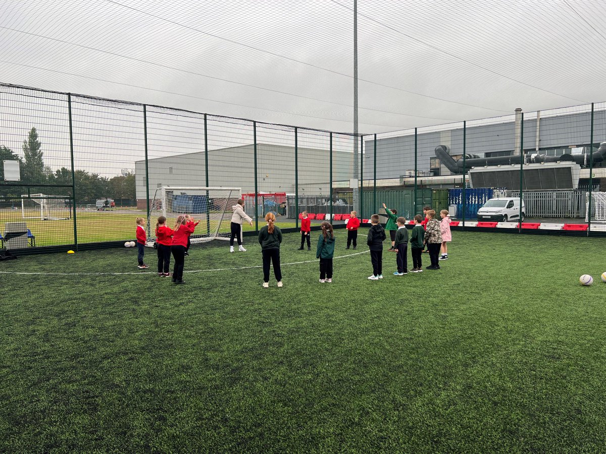 Cafodd Bl.3 a 4 amser bendigedig yn yr ŵyl chwaraeon yng Nglannau Dyfrdwy heddiw yn rhoi cynnig ar bob math o chwaraeon gwahanol. Er y glaw mawr, cafodd bawb ddiwrnod gwerth chweil.