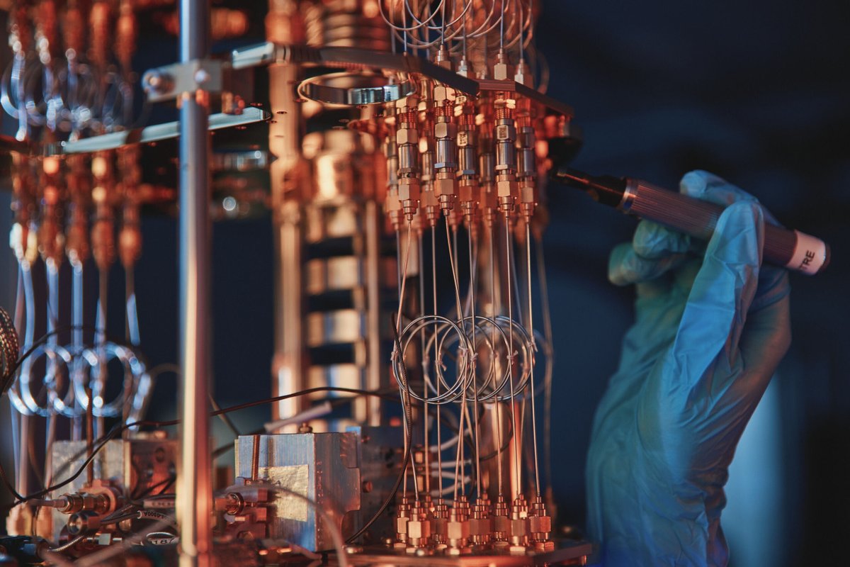 September Madness for quantum: first <a href="/GoogleQuantumAI/">Google Quantum AI</a>, and today, <a href="/awscloud/">Amazon Web Services</a> (AWS). 🤯 

September  has been W I L D for the quantum industry! Two major experimental  breakthroughs have just been achieved and all on superconducting  circuits 😏.

🥇 #Google has  a logical qubit: