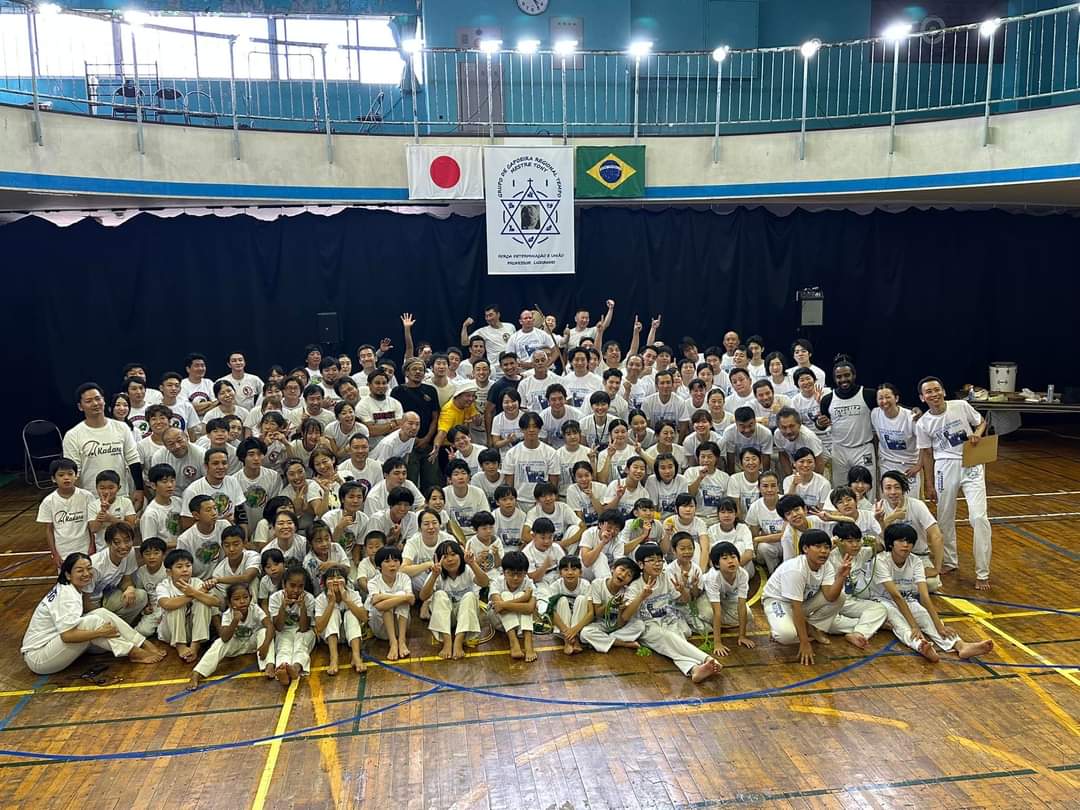 Lyuuta_Capoeira's tweet photo. カポエイラ・テンポ最大のイベントが無事？終わりました！笹森先生が大事な帯を取りました！
コロナ禍前の形を完璧に取り戻したぜ！
更に前に進んでいきます！ https://t.co/mpufopuSVv