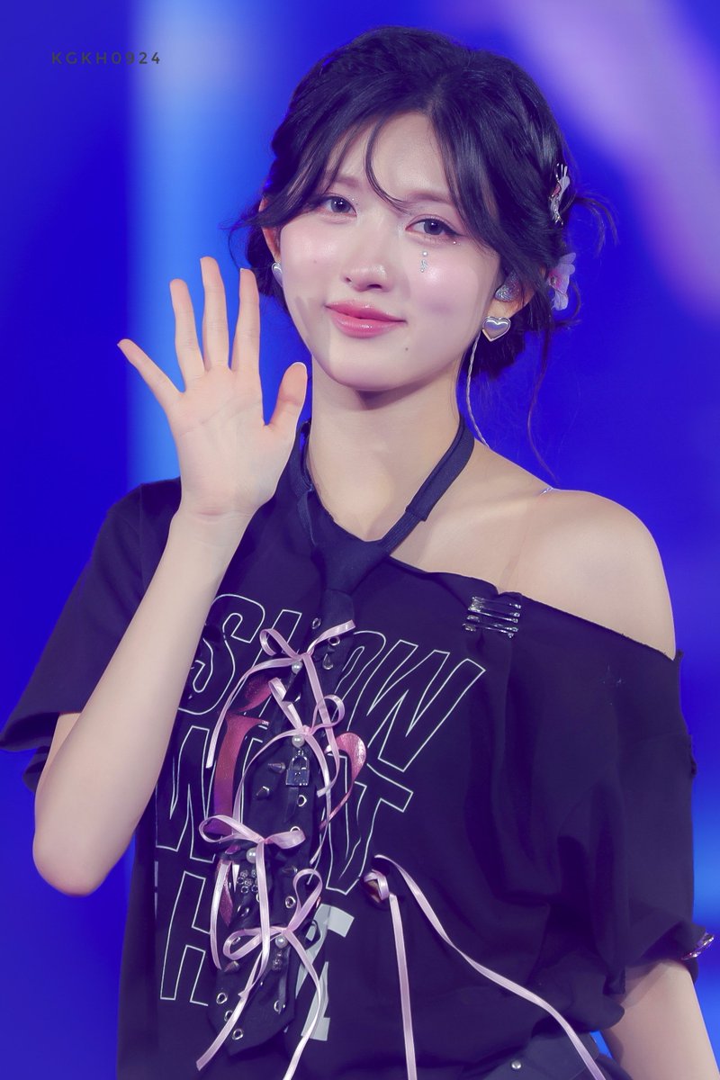 KGKH0924's tweet photo. 생일 축하해🎂🎊🎉

#GaeulTurnsNextPage
#IVE #아이브 #GAEUL #가을 https://t.co/Sv9y7EdLK2