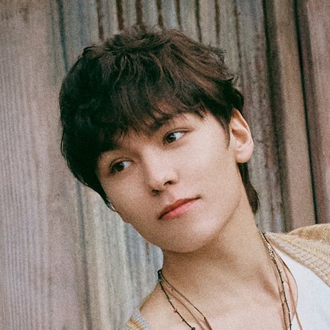 vernonlovebot's tweet photo. VERNON'S HAIRSTYLE 🫠 https://t.co/7ahhqbVHKi