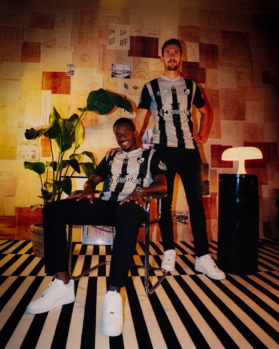 GF38_Officiel's tweet photo. 🎂 𝐒𝐮𝐫 𝐧𝐨𝐭𝐫𝐞 𝐦𝐚𝐢𝐥𝐥𝐨𝐭 𝐭𝐡𝐢𝐫𝐝 𝐩𝐨𝐮𝐫 𝐬𝐞𝐬 𝟏𝟎𝟎 𝐚𝐧𝐬

Centenaire en 2025, la Tour Perret, symbole de la ville de Grenoble, sublimera notre maillot third 🤩 https://t.co/nwcTbkYWxG
