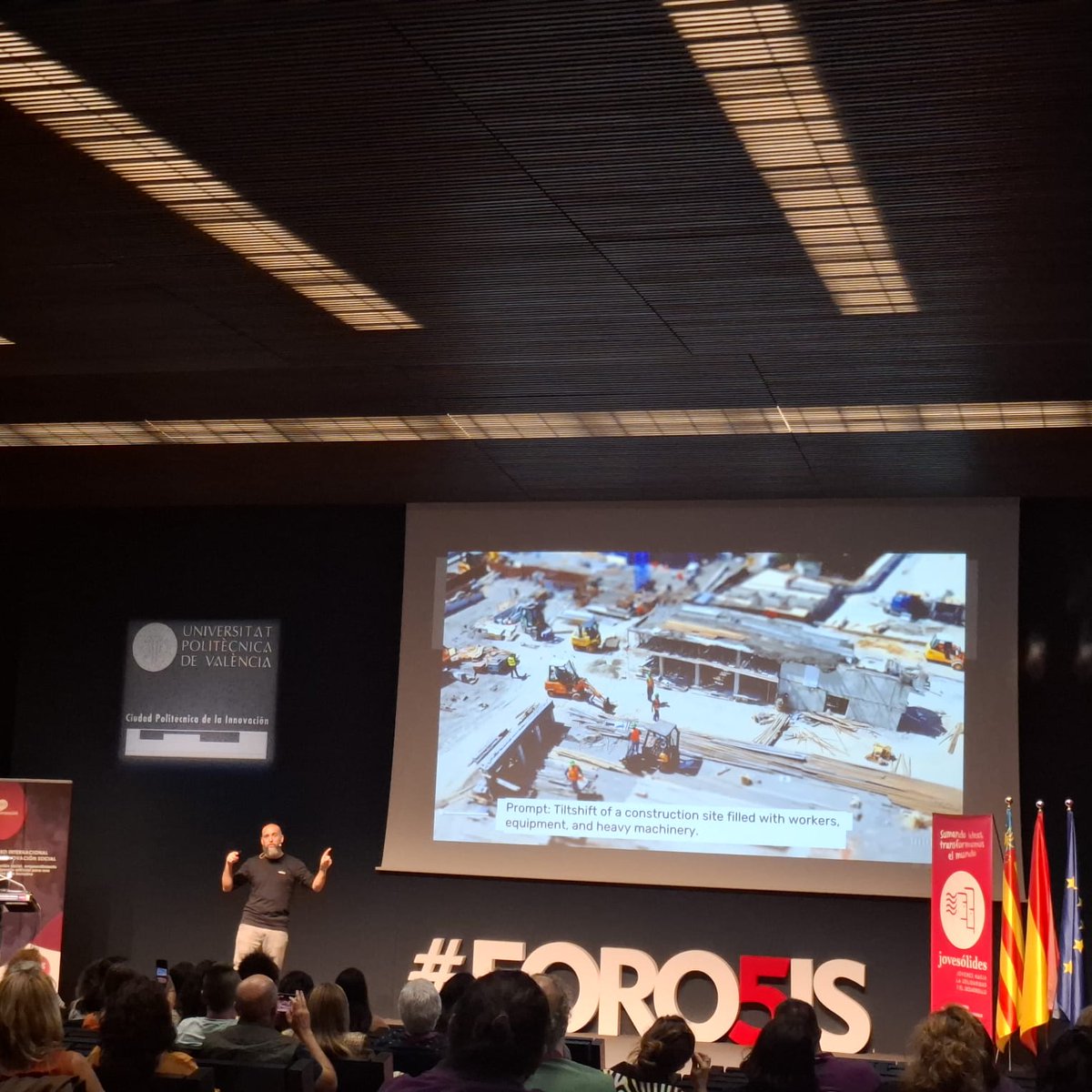 #IA y diagnósticos médicos. @thekubestudio pone sobre la mesa la interpretación de resultados de pruebas por parte de la IA: claramente con la intervención de la #IA somos mejores, obtenemos mejores resultados y más precisos. 
Nos sigue sorprendiendo en el taller "Inteligencia