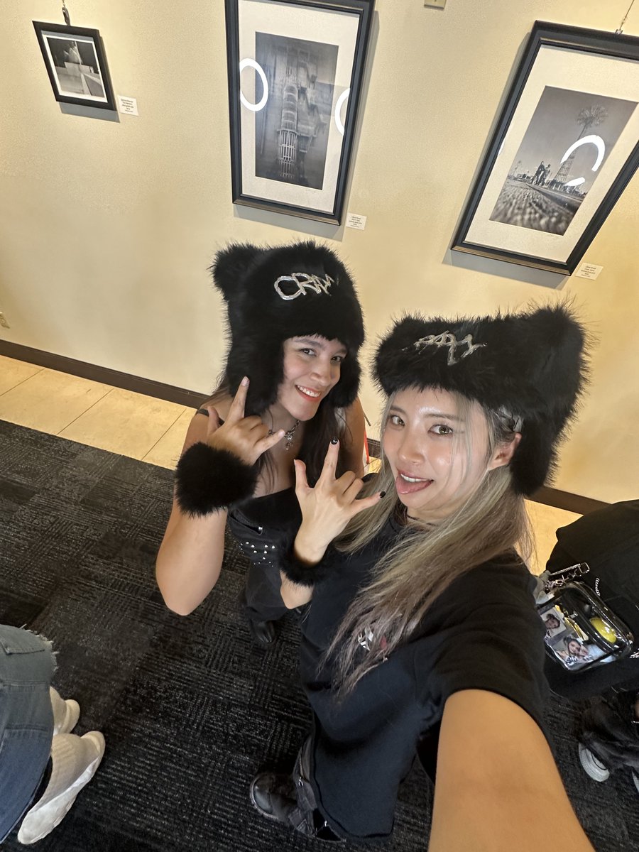 cynsomniax's tweet photo. last but certainly not least the actual loml, my wife wooah ! this woman is literally everything to me. words truly can’t describe how incredibly grateful i am to be able to be her fan and watch her grow as an artist. thank you wooah for always managing to make me smile and feel better with myself. thank you for sharing your talents with us and for always being so kind to crown. thank you for being the best leader and always taking care of the girls. just thank you for being you ! i hope she knows just how special she is ! i love you with my entire being kim chaewon 🤍🥰
#CRAXY #크랙시 #WOOAH #우아 #KPOPBREAKOUTTOUR
