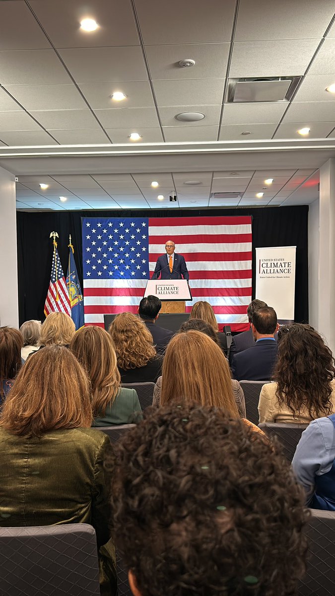 Franzish's tweet photo. The visionary @GovInslee rolling out a new workforce initiative with 22 fellow Governors in the @USClimate Alliance (60% of the US economy) to train 1 million new clean energy workers over the next decade. Supported by the @WhiteHouse National Climate Advisor @alizaidi46 #cwnyc https://t.co/khqpE1ZhlG
