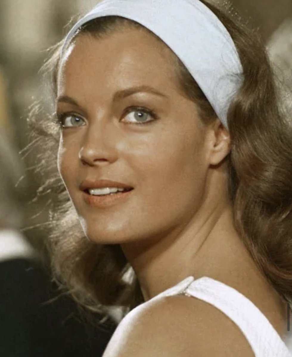 Nathalie13500's tweet photo. Une pensée pour Romy Schneider qui fêterait ses 86 ans
#Romy #RomySchneider #Anniversaire #Icone #Eternelle https://t.co/KC77xz717C