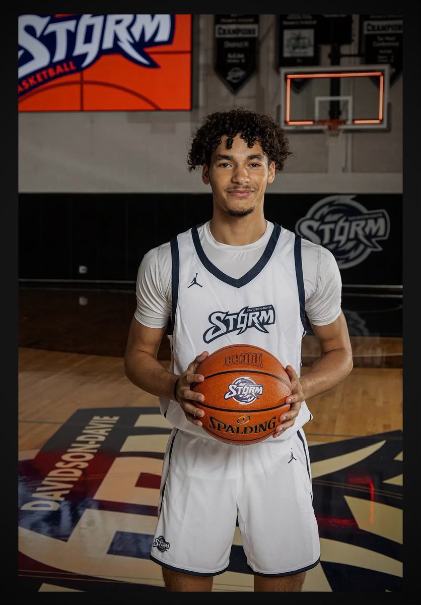 Walkertownmbb's tweet photo. Excited to get this picture mail … Super proud of @JaylenWilk5 . He’s in a great program with an even greater coach ! 🐺 https://t.co/fdoRfrFfqe
