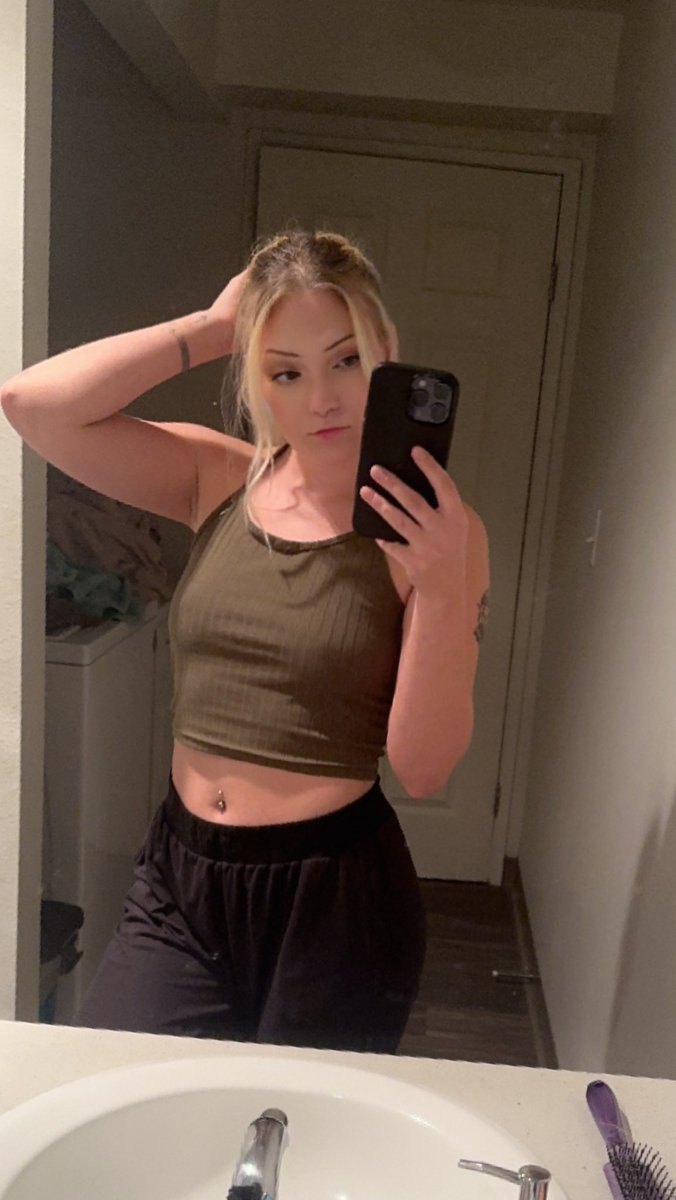 Jess_Mee_x's tweet image. Another morning, another day, more work, another dollar. 
.
#rt #rt4rt #contencreator #cute #alt #altgirl #alternative #beforework #goodmorningtwt #goodmorningX #X #selfie #MondayMotivaton #motivation