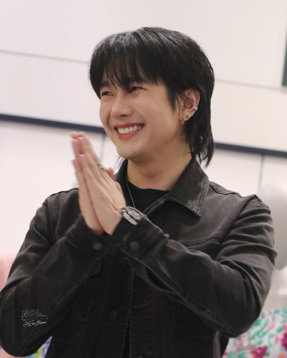 ดีใจใช่มั้ยแฟนคลับมาหาเยอะแยะเลย😊💙

 Build Wearing Denim 
#RBSJackRusselXBuild  
꒰ #BuildJakapan #Beyourluve ꒱    
¨̮ <a href="/JakeB4rever/">BIU.</a> ~🐾