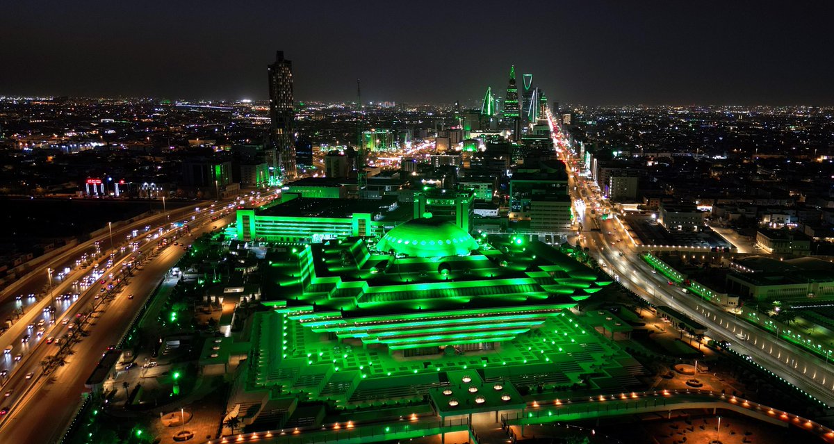 MOISaudiArabia's tweet photo. مبنى الوزارة يكتسي اللون الأخضر ابتهاجًا بـ #اليوم_الوطني_السعودي_94 . 

#نحلم_ونحقق
#السعودية_داخل_كل_سعودي https://t.co/OdcC70Mh7O
