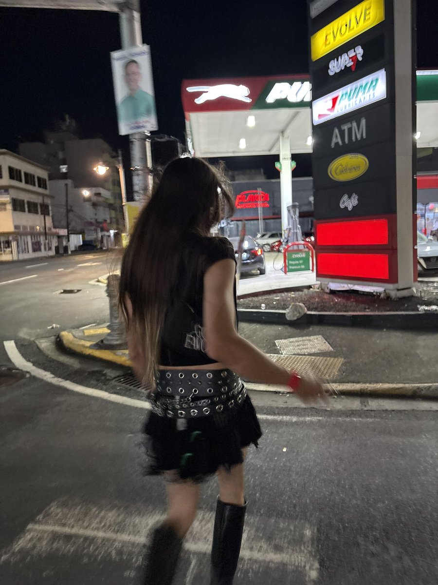hormonizada's tweet photo. En Kweens // me fui de Kweens https://t.co/E1DP0Gd8Cg