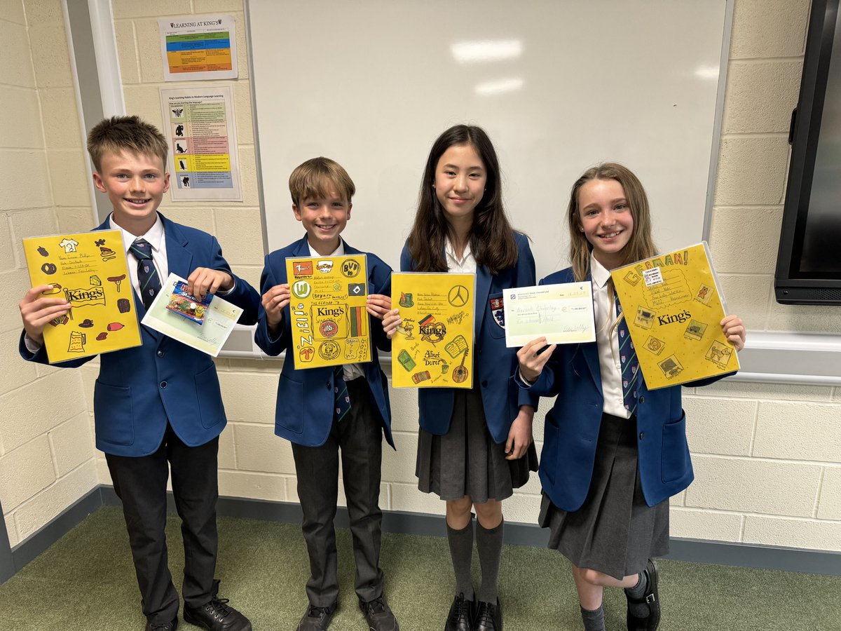 Die Gewinner! Our year 7 Germanists being awarded their “1 Million Euros” for their excellent book decorating! Themed around the German speaking word but some even chose to tell us more about them. Some very keen Bundesliga fans ⚽️🙏🏼 🏆 well done! #learngerman <a href="/MFLChat/">MFL Chat</a>
