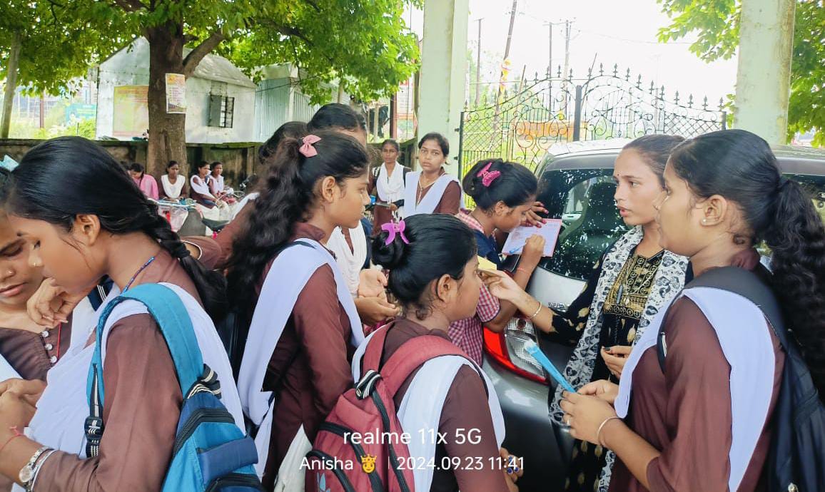 AbvpBhadrak's tweet photo. ଭଦ୍ରକ ଜିଲ୍ଲା ବାସୁଦେବପୁର ସ୍ଥିତ ତୃପ୍ତି ମହିଳା ମହାବିଦ୍ୟାଳୟରେ ଏବିଭିପି, ବାସୁଦେବପୁର ନଗର ପକ୍ଷରୁ ସହ ସମ୍ପାଦିକା ମାଧୁରୀ ରାଉତଙ୍କ ଉପସ୍ଥିତିରେ ସଦସ୍ୟତା ଅଭିଯାନ କରାଯାଇଛି।
ଏଥିରେ କଲେଜର ଛାତ୍ରୀମାନେ ବହୁ ସଂଖ୍ୟାରେ ସଦସ୍ୟତା ଗ୍ରହଣ କରିଛନ୍ତି।
#ABVPOdisha #ABVPBhadrak #BasudevpurABVP https://t.co/mf0l07tZPF