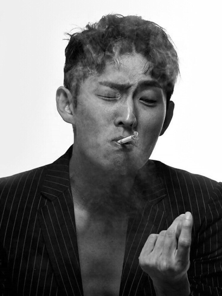 ggogojun's tweet photo. 담배피는 고준 느좋~🚬 https://t.co/gCDM0P7rR5
