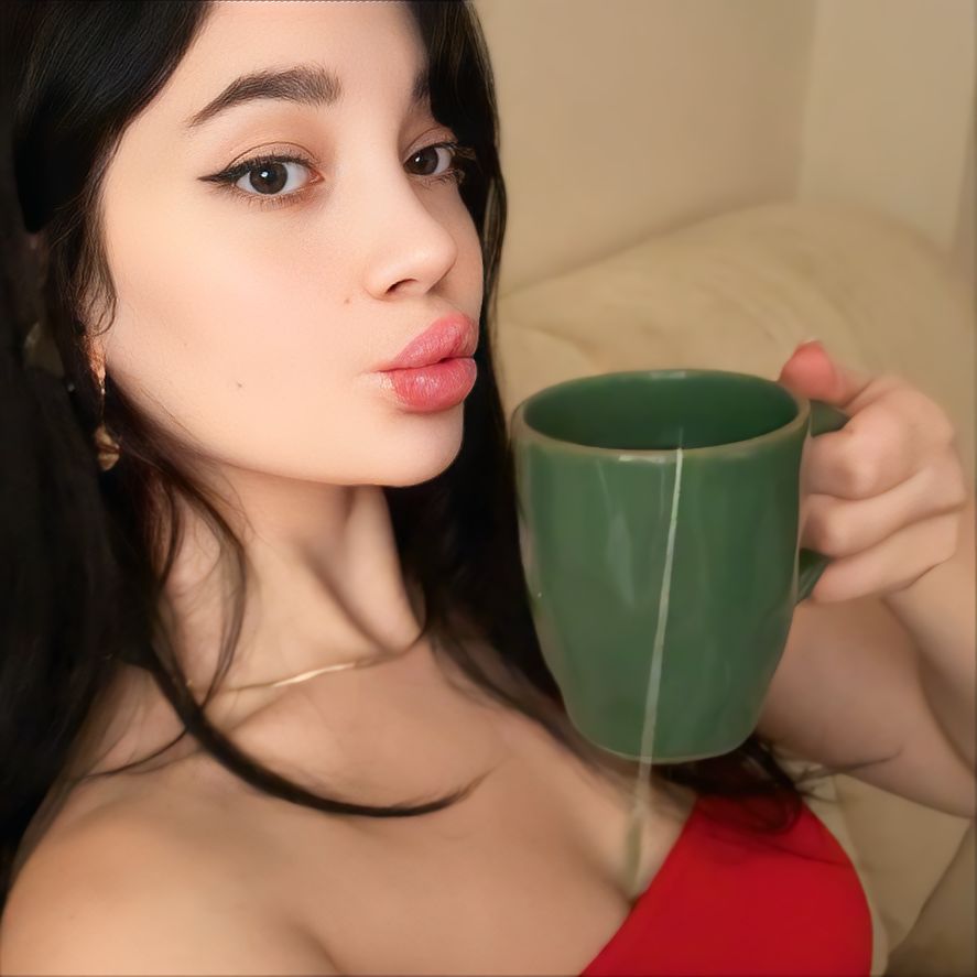 vizscam's tweet photo. Tea for the unbothered lady☕🌹

#NihleKopan https://t.co/ibizGP3SAP