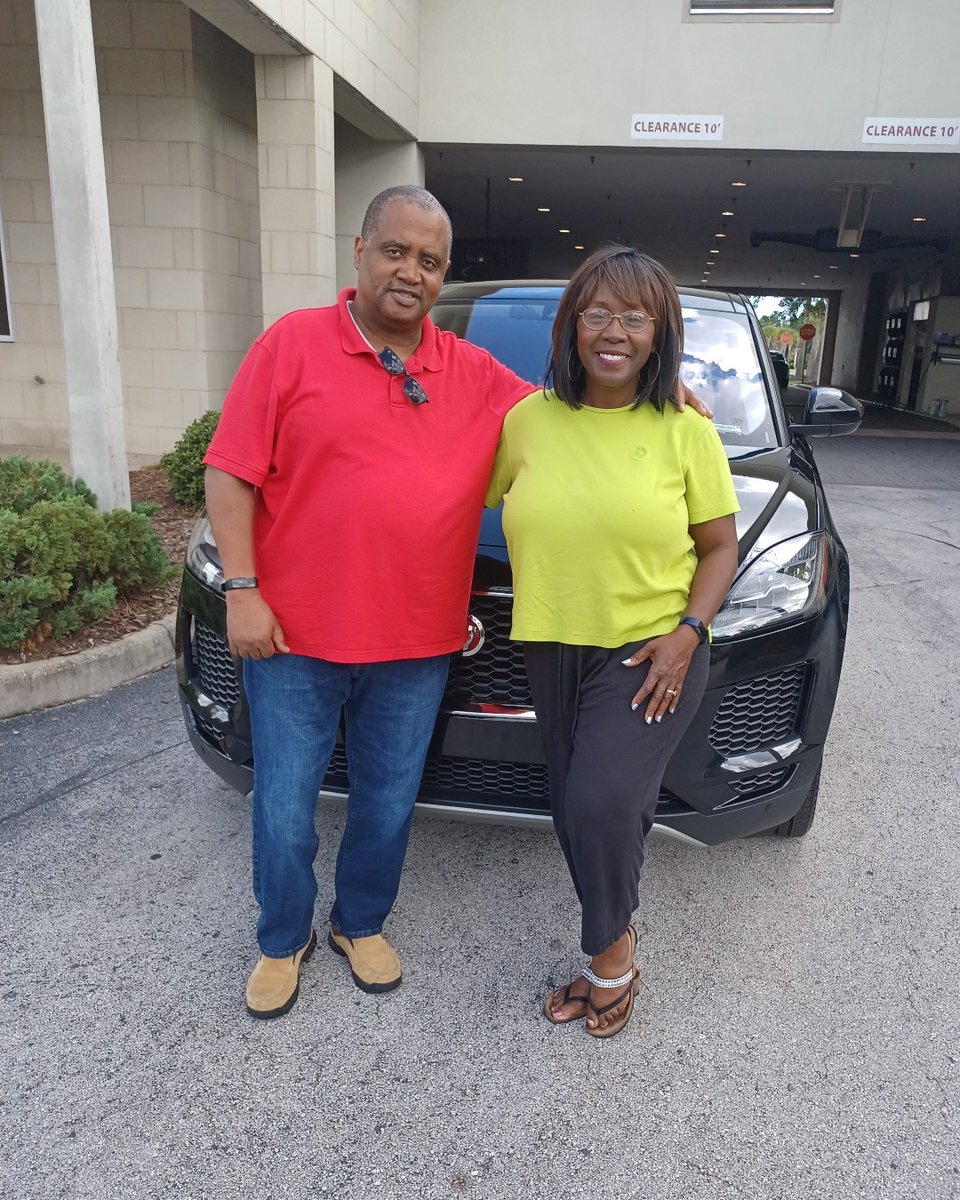 FieldsCadillac's tweet image. 🎉 A big congratulations to the Washington Family on the purchase of their #FieldsPreOwned 2019 #Jaguar #EPACE! We're thrilled to welcome you to the #FieldsFamily. Thanks to Sales Advisor, John Cummins, for providing an outstanding experience. #FieldsCadillac