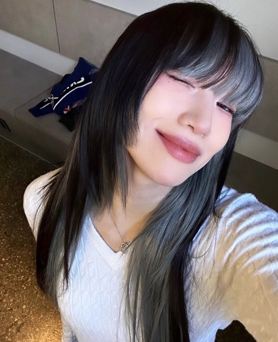 BADA LEE STOP WINKING AT ME LIKE THIS