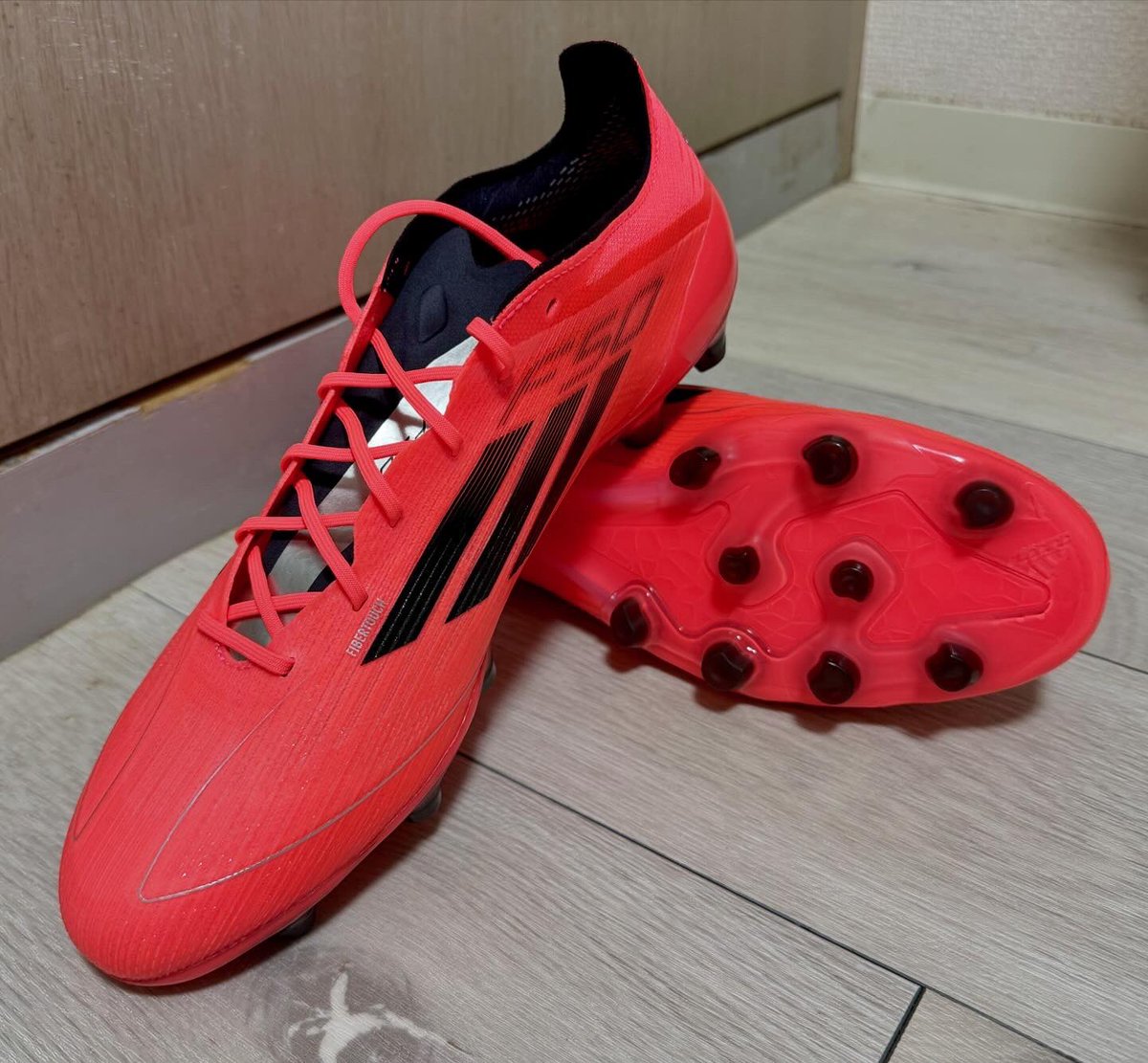 cococaraexpert's tweet photo. #スパイクニキ #14年間で150足
#最後のスパイクは #adidas #F50 #サッカースパイク #今までありがとう #ココカラダ
#シャア専用スパイク
#赤い彗星 https://t.co/ztBLwE9cSf