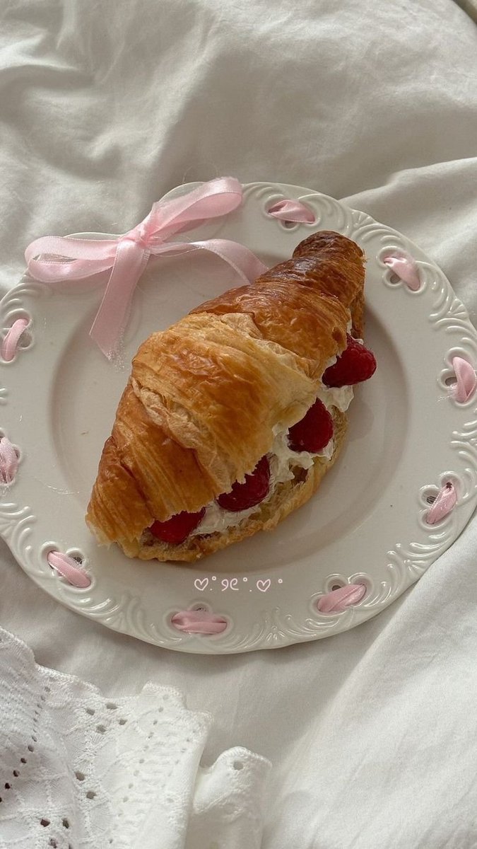 Strawberry croissants 🥐