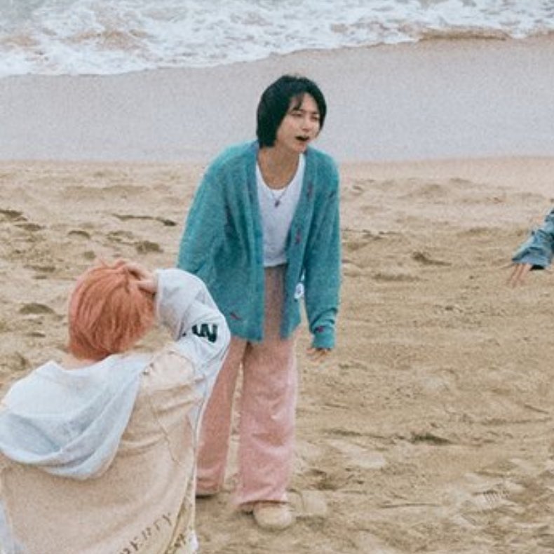 jeonghan and his pink pants against the world…

a thread;