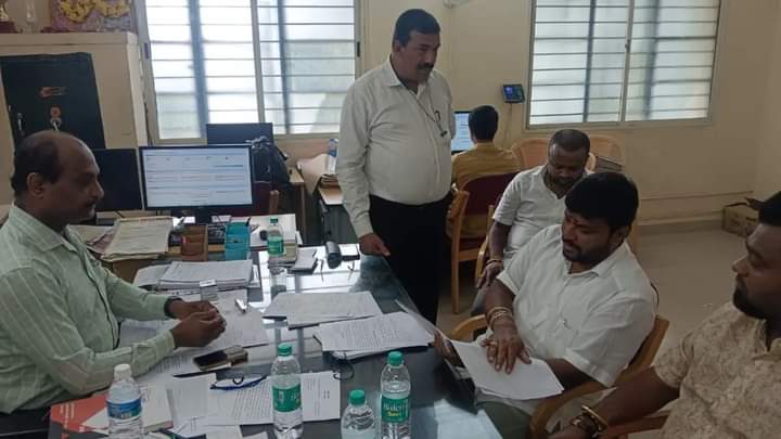 kothurmanjunath's tweet photo. Visited to the Regional Transport Office (RTO OFFICE) and inspected the working
ಪ್ರಾದೇಶಿಕ ಸಾರಿಗೆ ಕಚೇರಿಗೆ (ಆರ್ಟಿಒ ಕಚೇರಿ) ಭೇಟಿ ನೀಡಿ ಕಾಮಗಾರಿ ಪರಿಶೀಲಿಸಿದರು
#kolarmla #kolarcongress #kolardevelopment #kothurmanjunath https://t.co/pyNON8e65l