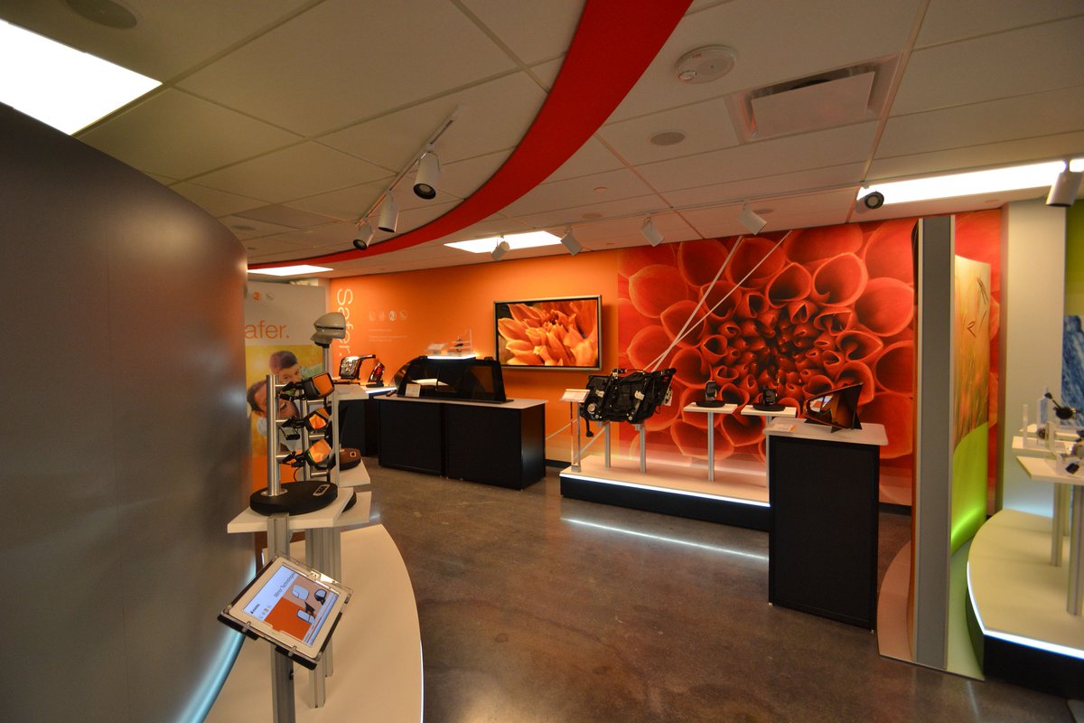 Ready for cooler weather and colorful leaves? Fall has arrived  and we're welcoming the new season by looking back at some spaces that feature those beautiful, classic fall colors. #fall #autumn