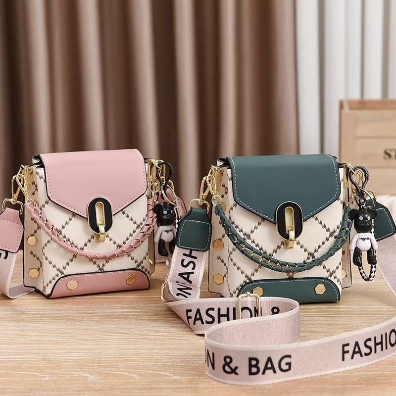 Check out Korean version small square bag, shoulder bag, mobile phone bag, crossbody bag, women's travel bag for ₱79 - ₱369. Get it on Shopee now! s.shopee.ph/30VRMIVwMd?sha…