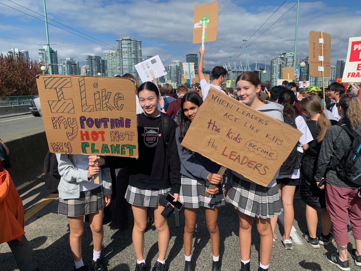 🌍 Last Friday, Stratford Hall students proudly joined the Climate March, standing united in their commitment to a sustainable future! Our participation reflects one of the key pillars of our new strategic plan: United in Future Vision and Shared Responsibility. 
#ClimateAction