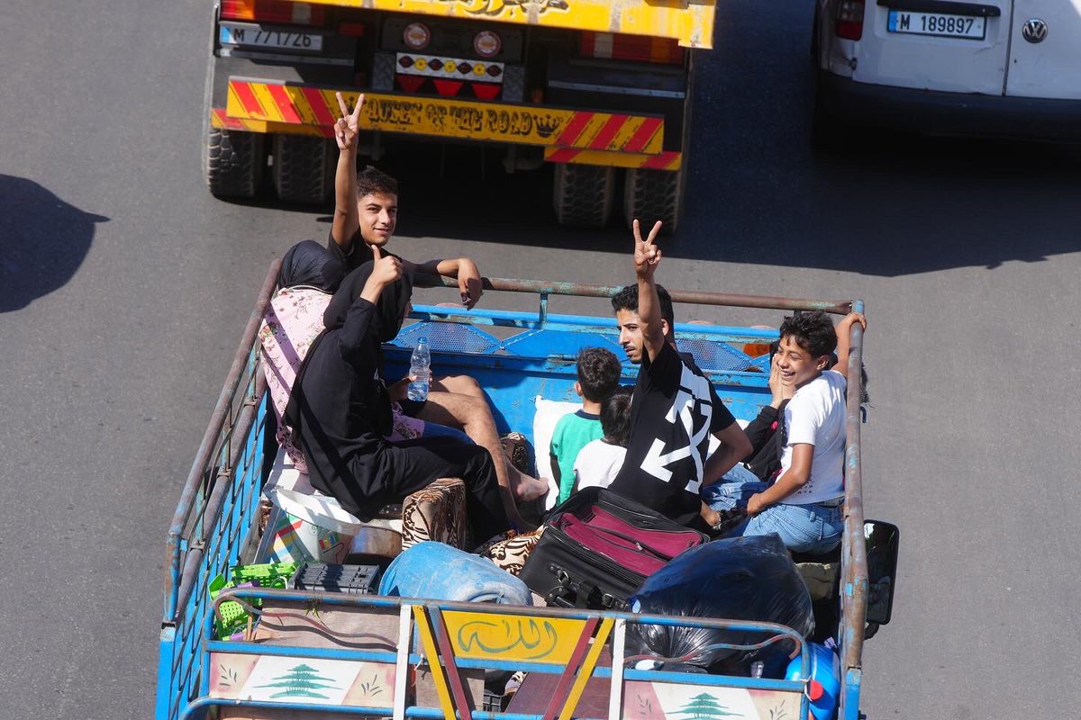 A displacement from southern Lebanon to Beirut has prompted the opening of schools as shelters.

حركة نزوح من جنوب لبنان إلى بيروت وفتح مدارس للإيواء.
Photo:Hussein Baydoun/ <a href="/alaraby_ar/">العربي الجديد</a>