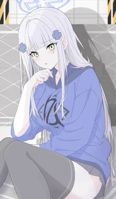 パーカー姿のクルカイ 