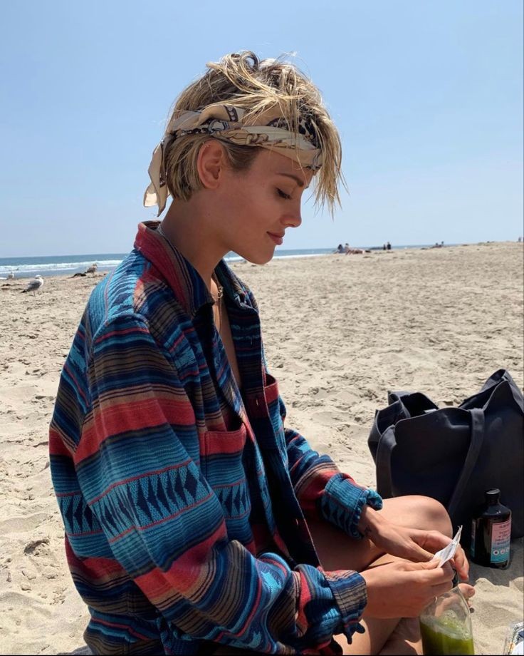 Случайная фотография из отпуска. И когда только эта женщина успевает это делать, м?