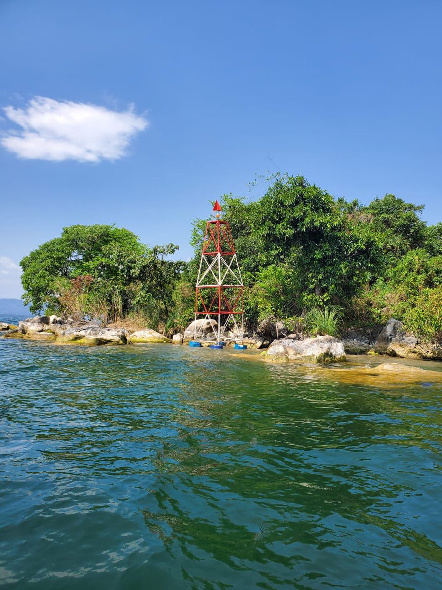 FaustinDan53218's tweet photo. #RDC/ nous sommes au Sud-Kivu, précisément dans le Lac Kivu à #Bugarula où la #RVF continue les travaux de balisage, le DG Me Daniel Lwaboshi ne s’amuse pas. @Bibishe6 @VitalKamerhe1 @BillyKambale1 @BenMwenebatu @CibalwiraGlordy @KamusakyJossar1 @namegabelucky3 @yvesnswal @iubwe2 https://t.co/nqJhtlQ90r