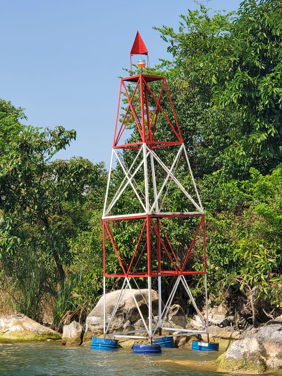 FaustinDan53218's tweet photo. #RDC/ nous sommes au Sud-Kivu, précisément dans le Lac Kivu à #Bugarula où la #RVF continue les travaux de balisage, le DG Me Daniel Lwaboshi ne s’amuse pas. @Bibishe6 @VitalKamerhe1 @BillyKambale1 @BenMwenebatu @CibalwiraGlordy @KamusakyJossar1 @namegabelucky3 @yvesnswal @iubwe2 https://t.co/nqJhtlQ90r