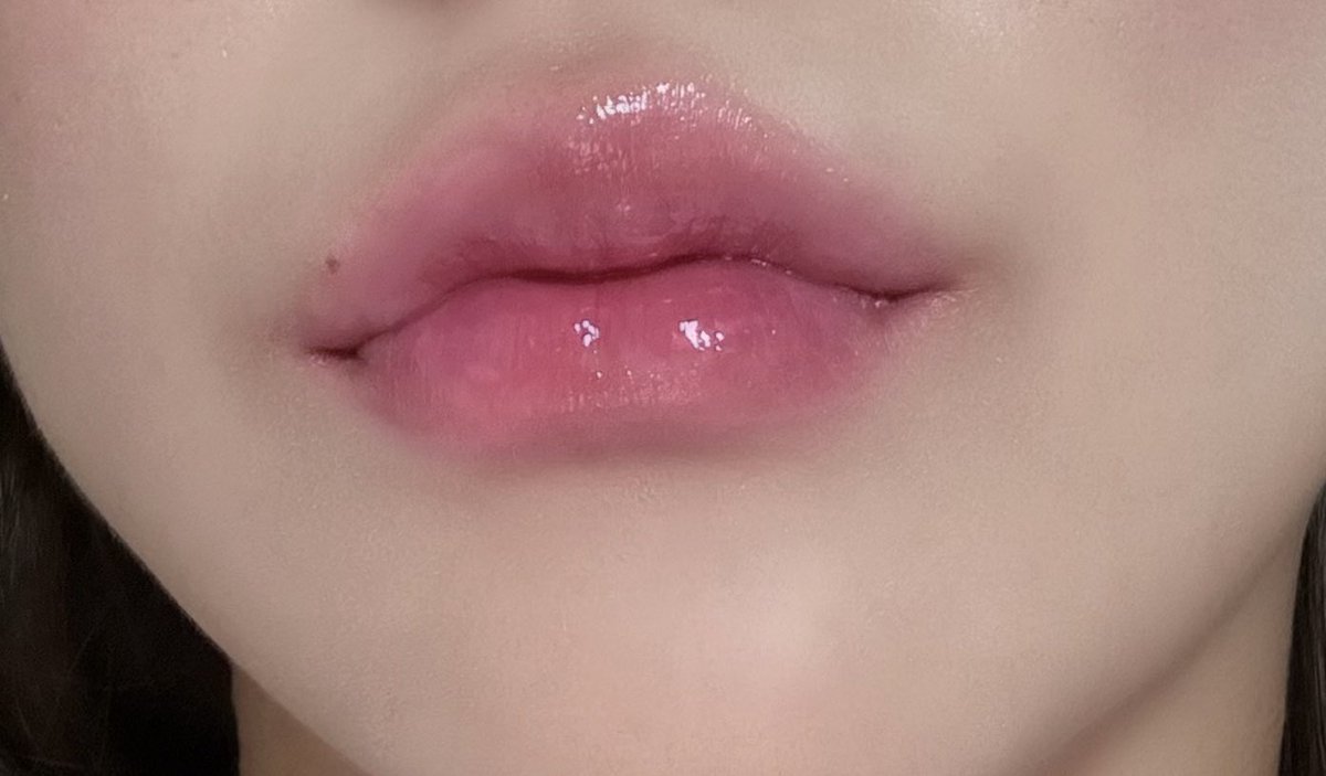 _ebipuripuri's tweet photo. fweeのリップバニラ70%が人気だけど、ブルベさんには「キャンディ30%」をおすすめしたい🥺

ピンクがジュワッと広がってむちぷるリップ完成する➰🩷
3枚目の不意打ち写真、塗ってから結構時間経ってるのにぷるぷるт  ̫ т https://t.co/JAFkTsOdyy