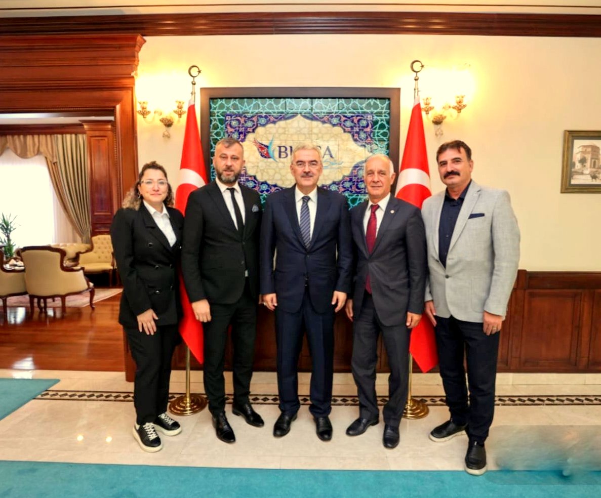 Bursatarihi's tweet photo. Bursa Valimiz Sayın Erol Ayyıldız 'ı Bursa Tarihi Çarşı Hanlar Birliği Derneği Başkanı İsa Altıkardeş, yönetim kurulu ve Tarihi Çarşılar Federasyonu Başkanı Muhsin Özyıldırım ile birlikte hoş geldiniz ziyaretinde bulunduk. https://t.co/InY5OtvZ2T